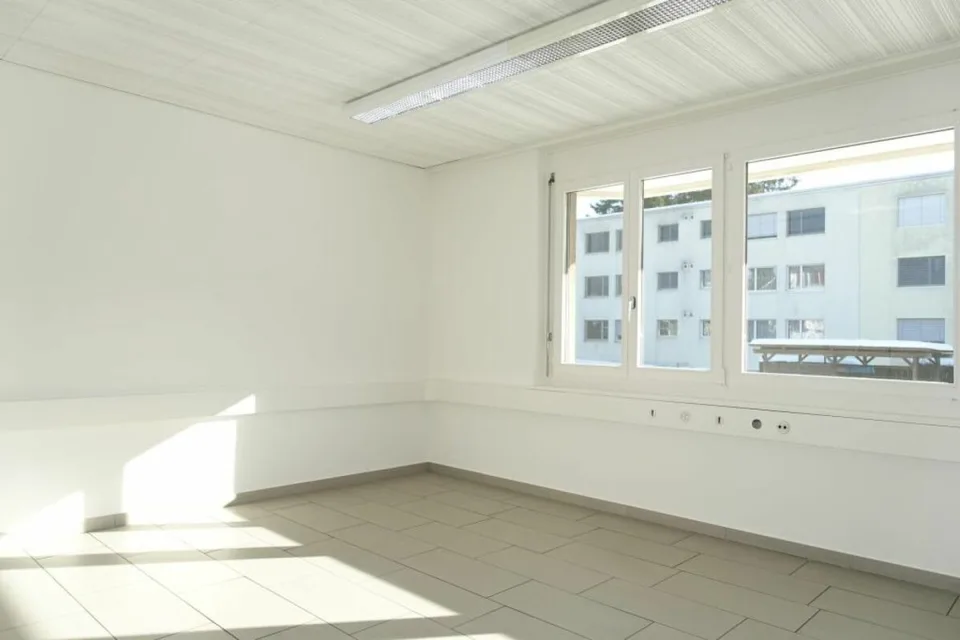 Spacious commercial premises on the ground floor & basement