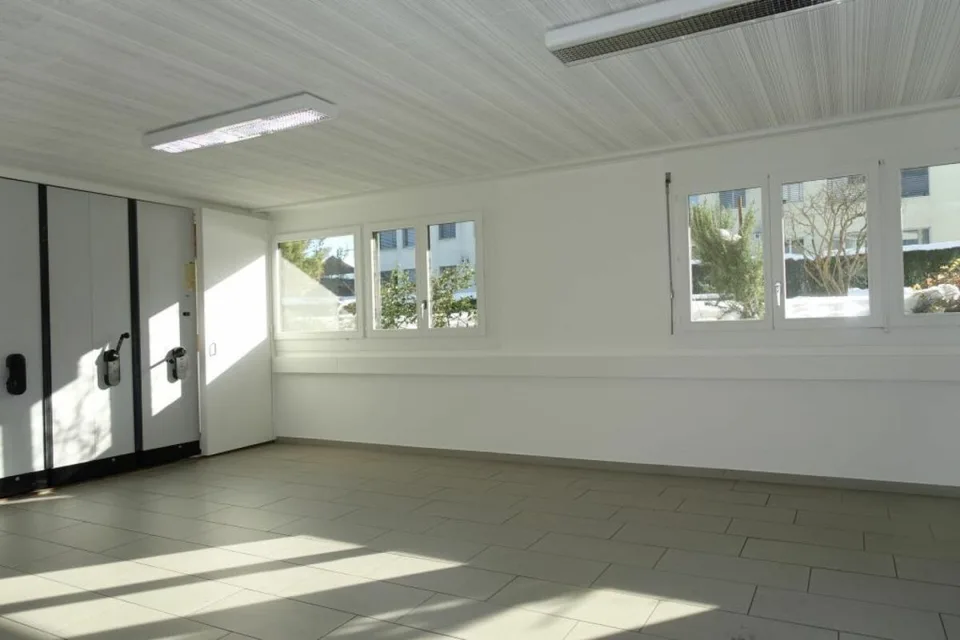Spacious commercial premises on the ground floor & basement