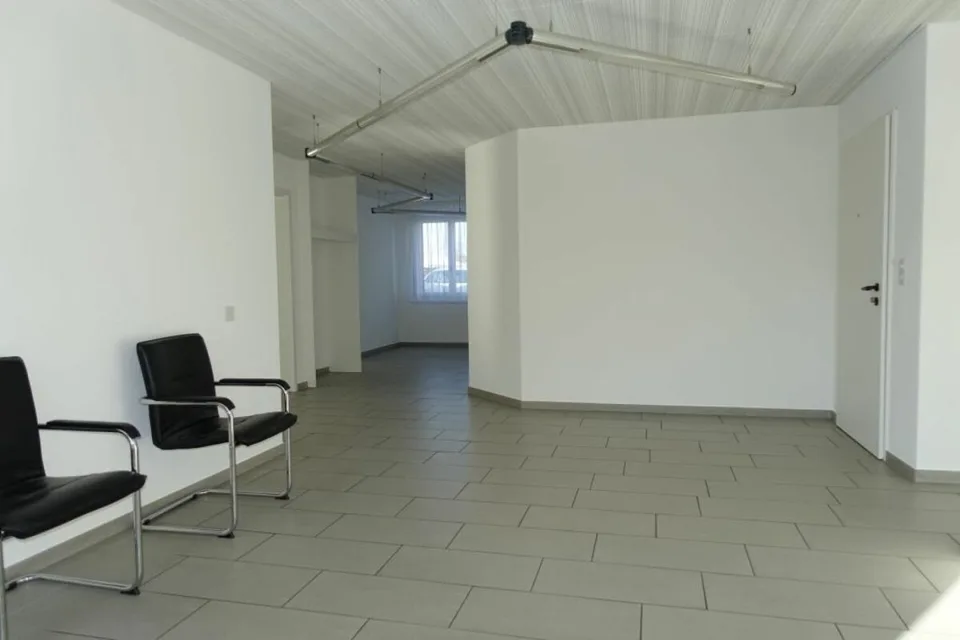 Spacious commercial premises on the ground floor & basement