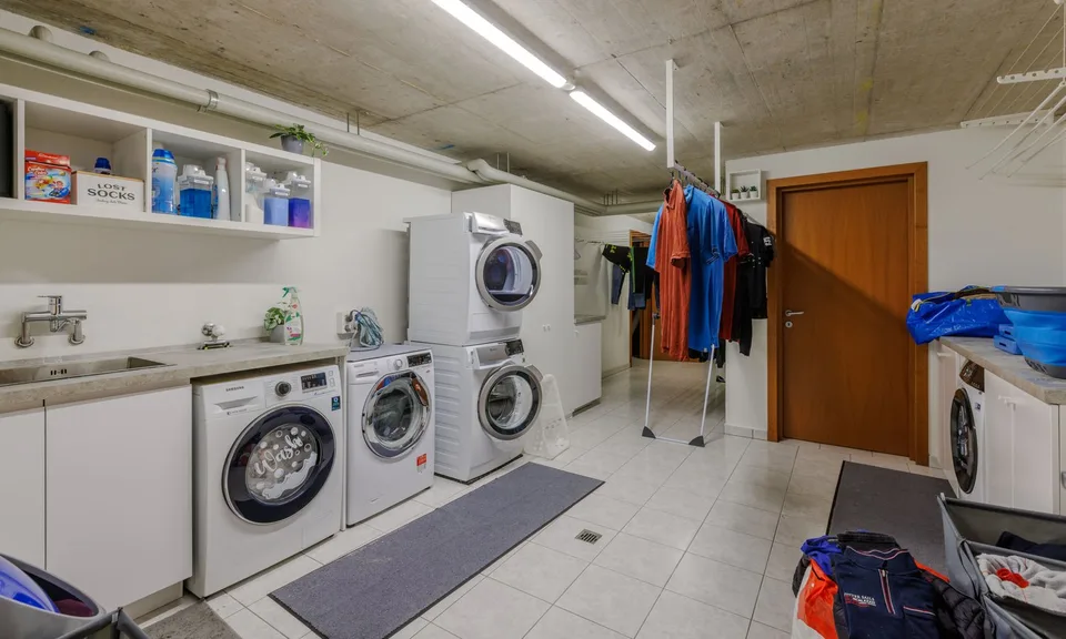 Exklusives Dreifamilienhaus mit 8,5 Zimmern und Grotte in Melano