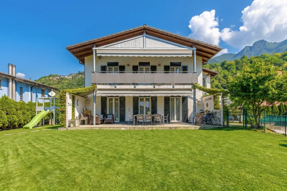 Exklusives Dreifamilienhaus mit 8,5 Zimmern und Grotte in Melano