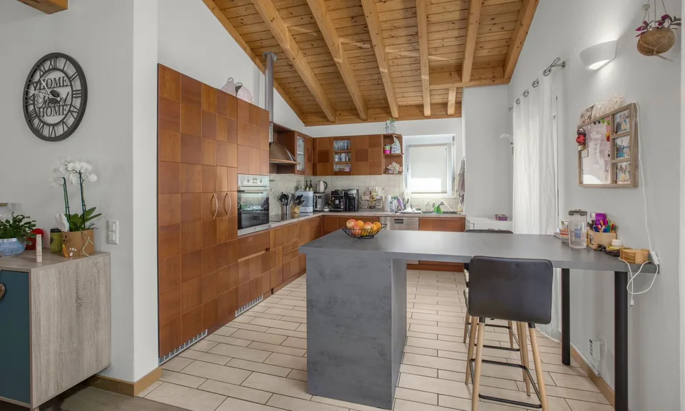 Exklusives Dreifamilienhaus mit 8,5 Zimmern und Grotte in Melano