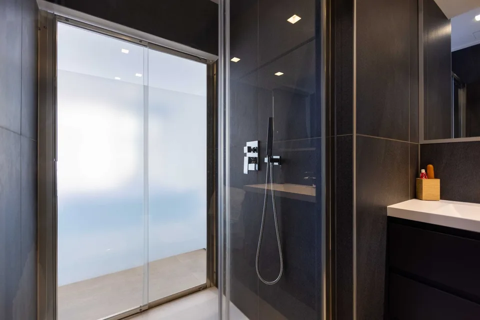 ELEGANTES 1.5-ZIMMER-WOHNUNG WIE NEU IN LUGANO PREGASSONA