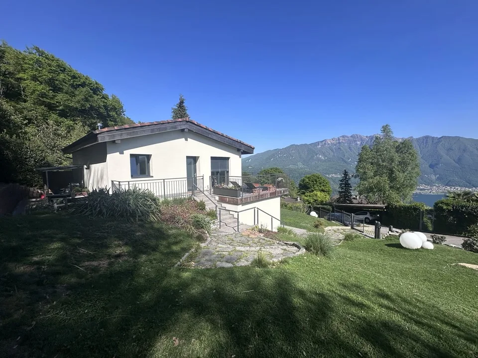 MAISON SPECTACULAIRE 5.5 AVEC VUE LAC À COUPER LE SOUFFLE
