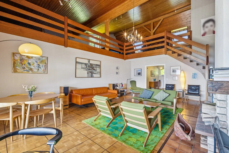 Spacious apartment with lake view