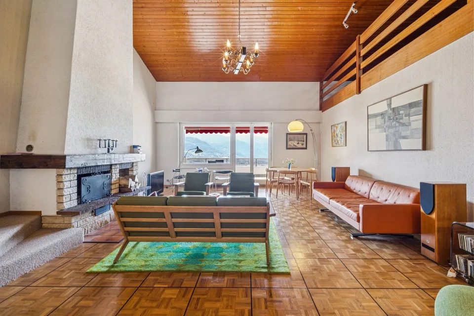 Spacious apartment with lake view