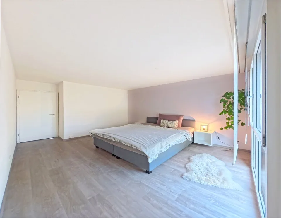 Charming 4.5-room apartment with 143 m² garden and a bright 29m² large hobby room