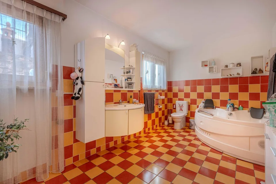 Geräumige 6.5-Zimmer-Villa im Grünen in Breno