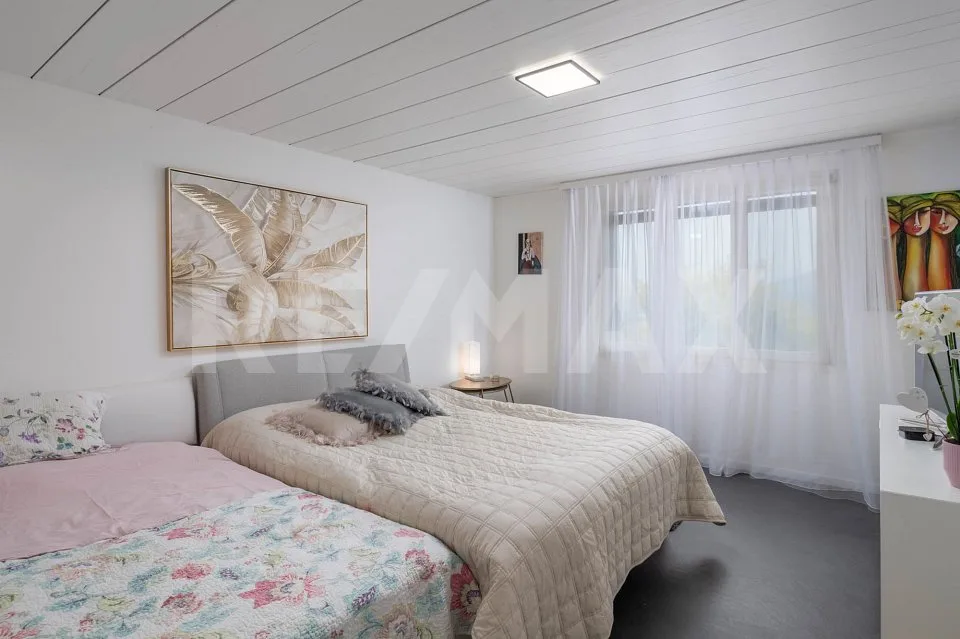 Gelegenheit - Moderne 6.5-Zimmer-Doppelhaushälfte in Galgenen zu kaufen