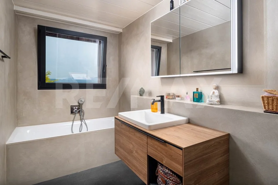 Gelegenheit - Moderne 6.5-Zimmer-Doppelhaushälfte in Galgenen zu kaufen