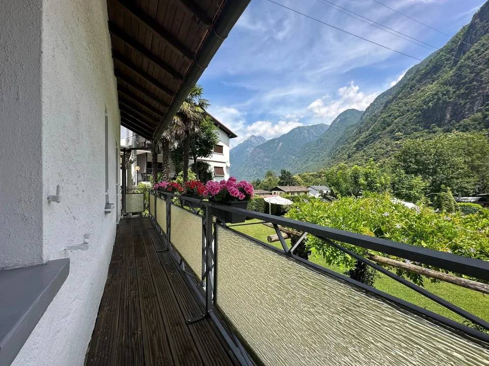 Schönes Haus 4.5 mit Charme, Garten und Pool in Roveredo