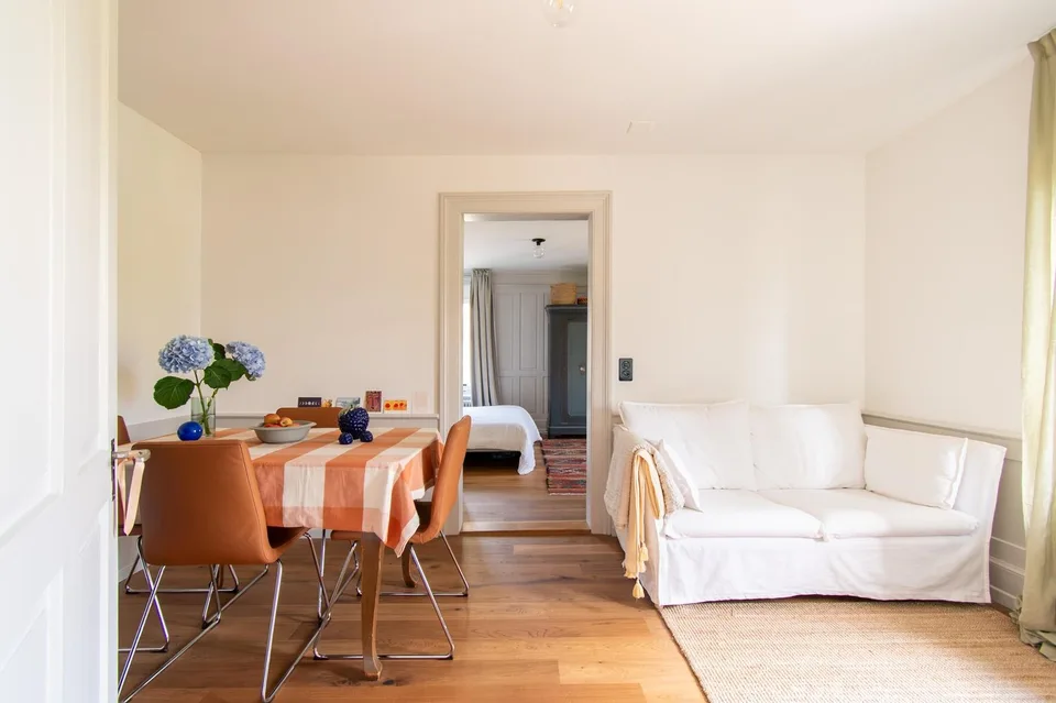 Hochwertige und stilvolle 2.5 Zimmer-Wohnung mit Balkon
