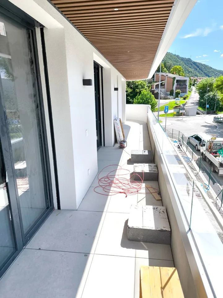 Prestigious villa 4.5 with lake view and rooftop as well as private boat mooring