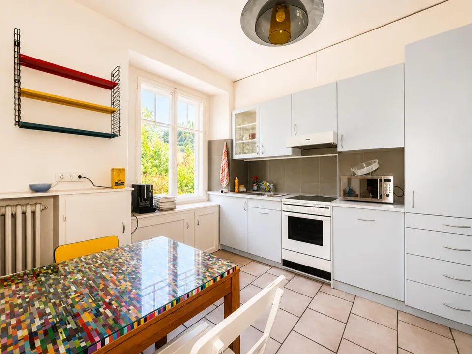 Casa padronale con 4 appartamenti e piscina