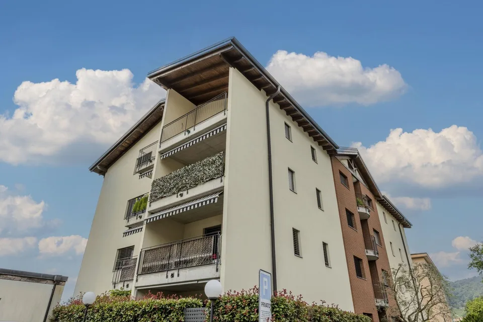 STUPENDO ATTICO 3.5 PIÈCES AVEC VUE DANS LE CENTRE DE MENDRISIO