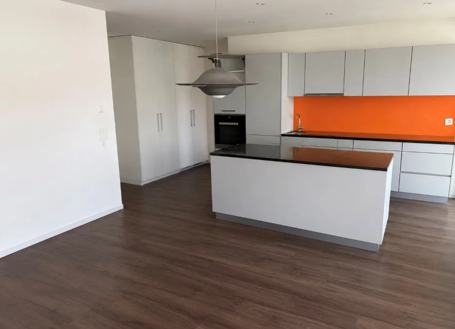 Moderne 2.5-Zimmer-Wohnung mit Balkon in Reinach BL
