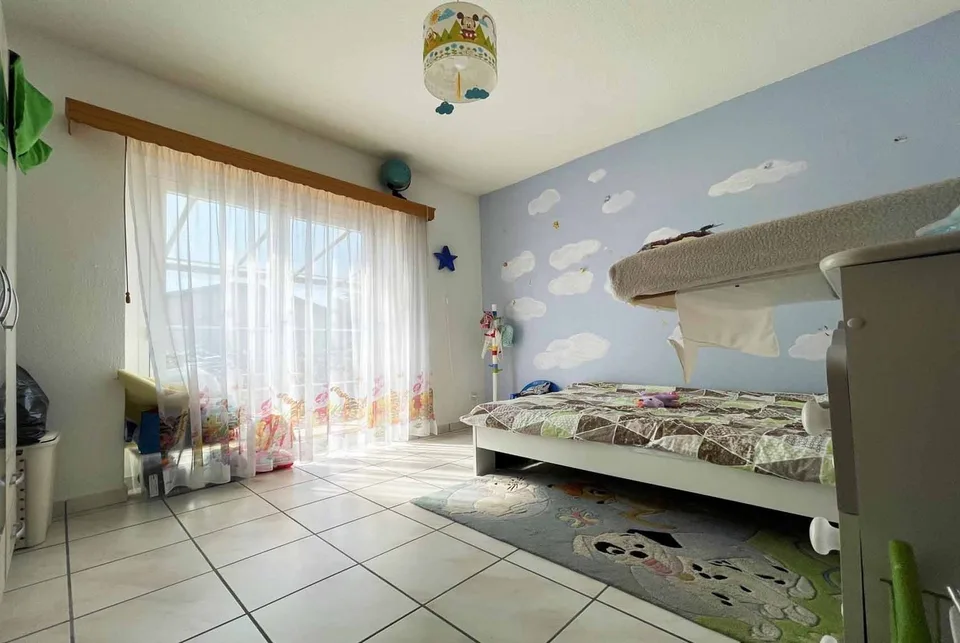 Stunning Single-Family Villa 4.5 Rooms with Garden in Stabio