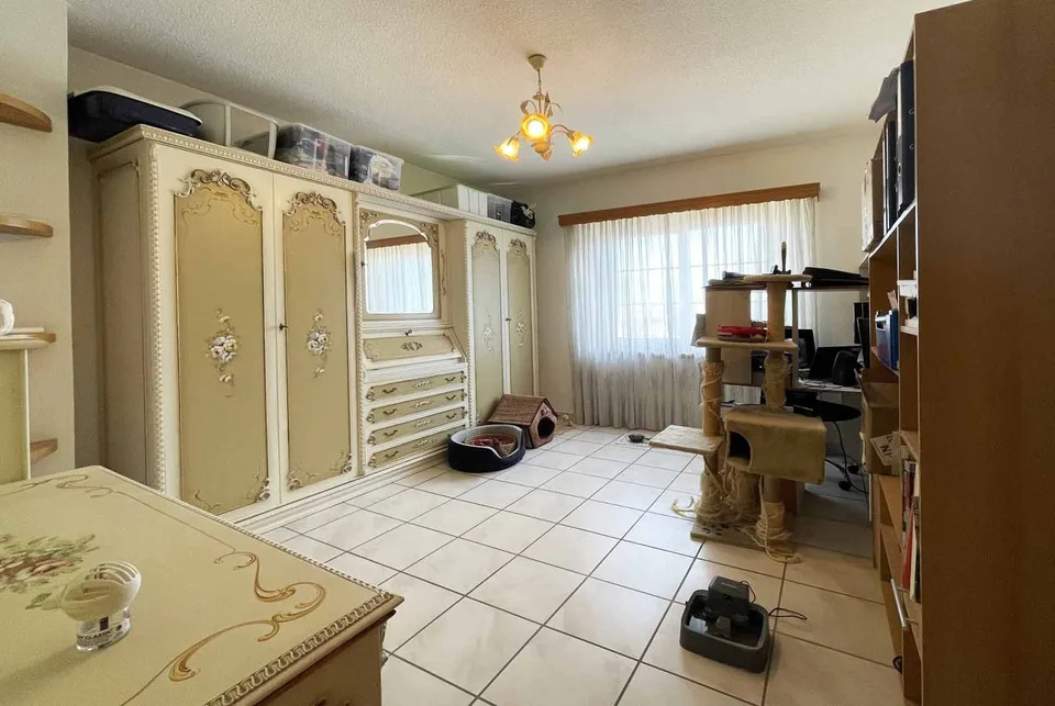Stunning Single-Family Villa 4.5 Rooms with Garden in Stabio