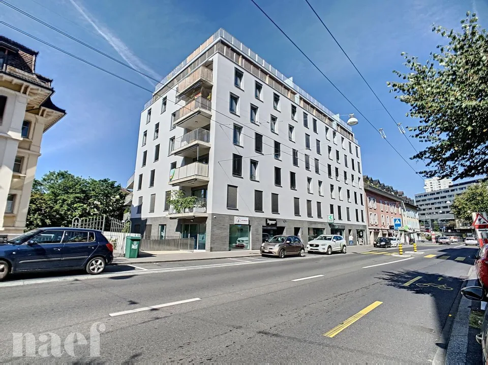 Studio moderne et lumineux idéalement situé dans le quartier de Chailly. Desservi par les transports publiques, le centre ville de Lausanne est rapidement accessible.