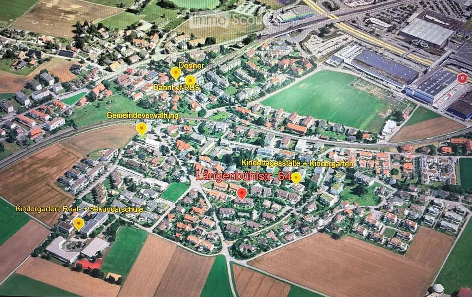 Affascinante casa a schiera di 7 locali a Moosseedorf con posto auto – disponibile immediatamente!