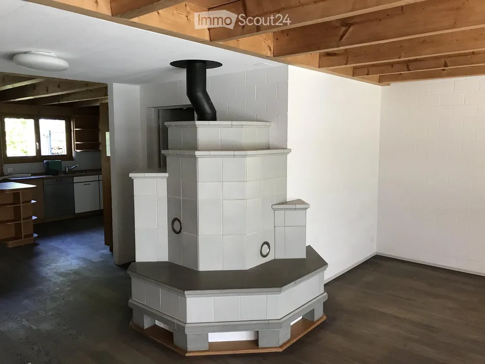 Affascinante casa a schiera di 7 locali a Moosseedorf con posto auto – disponibile immediatamente!