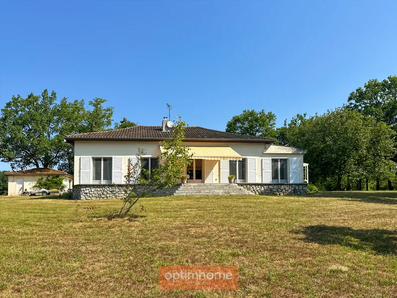 Maison rénovée pleine de charme et de caractère sur son parc boisé