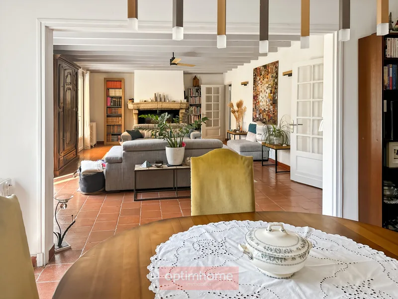 A charming, renovated house full of charm and character on its wooded park