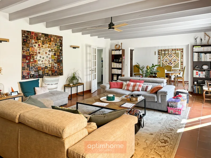 A charming, renovated house full of charm and character on its wooded park