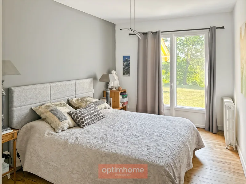 A charming, renovated house full of charm and character on its wooded park