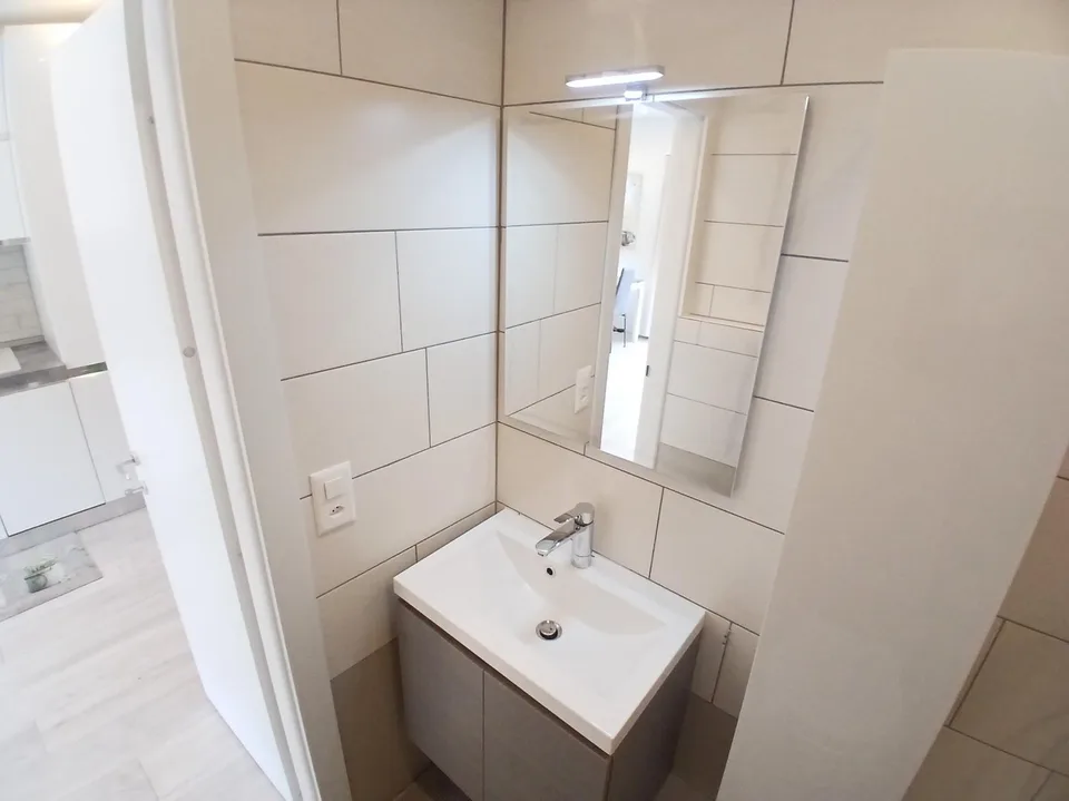 INVESTITION - RENOVIERTE STUDIOWOHNUNG MIT BALKON IN AGNO