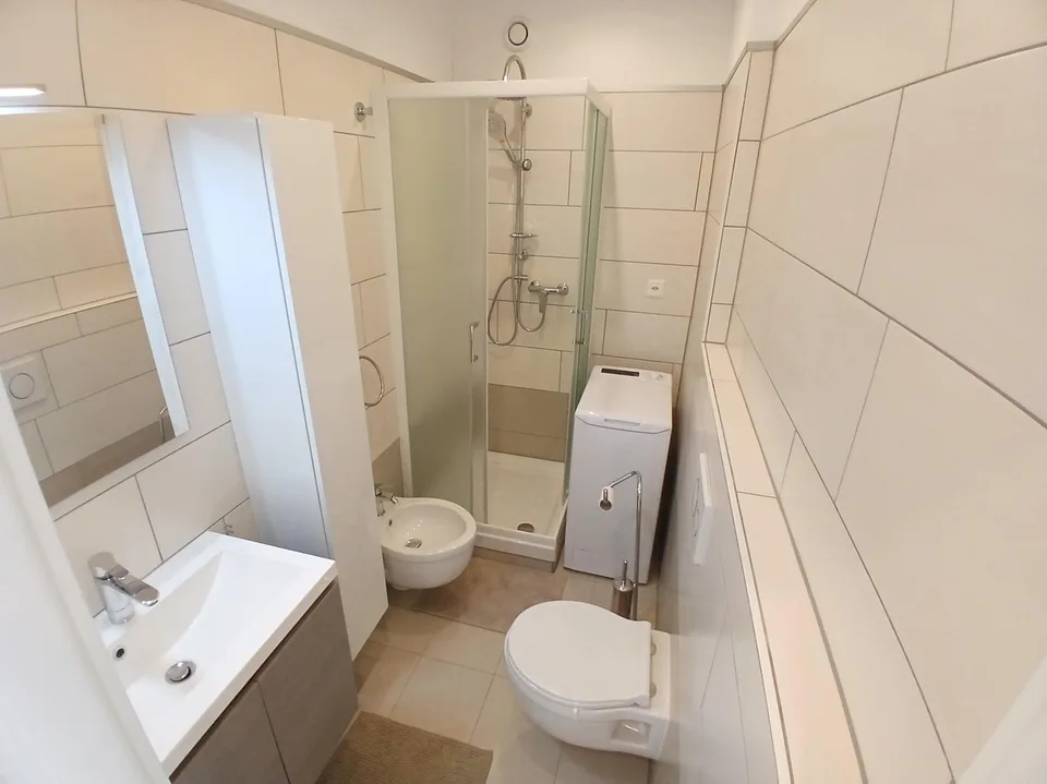 INVESTITION - RENOVIERTE STUDIOWOHNUNG MIT BALKON IN AGNO