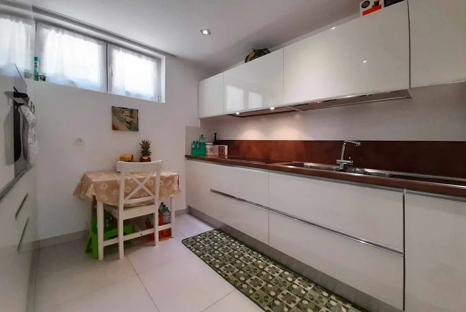 GROßES BIFAMILIENHAUS MIT GROßEM GARTEN IN CANOBBIO