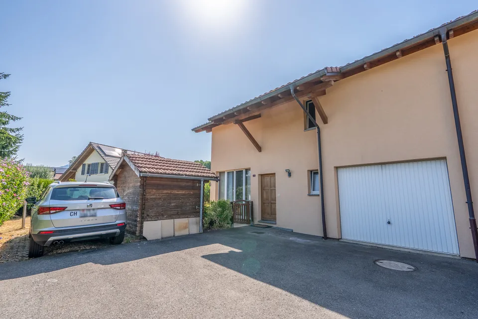 Mitoyenne par le garage à Bossonnens - EXCLUSIVITE