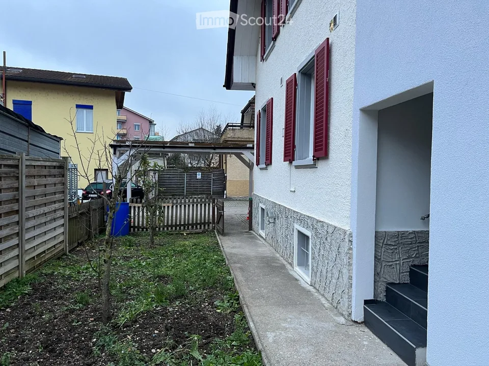 Doppelhaushälfte mit Carport und Garten zu vermieten