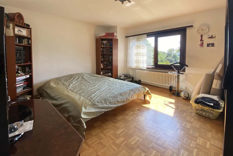 BIFAMILIENHAUS MIT 8,5 ZIMMERN UND BAUGRUNDSTÜCK IN LAMONE