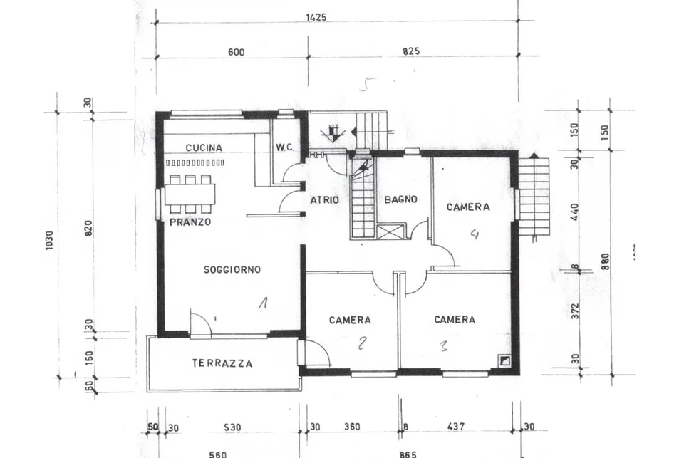 BIFAMILIENHAUS MIT 8,5 ZIMMERN UND BAUGRUNDSTÜCK IN LAMONE