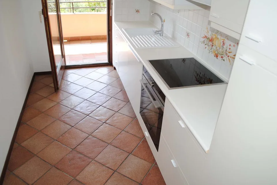 Cozy 2.5-room apartment with terrace in a residence with swimming pool in Comano