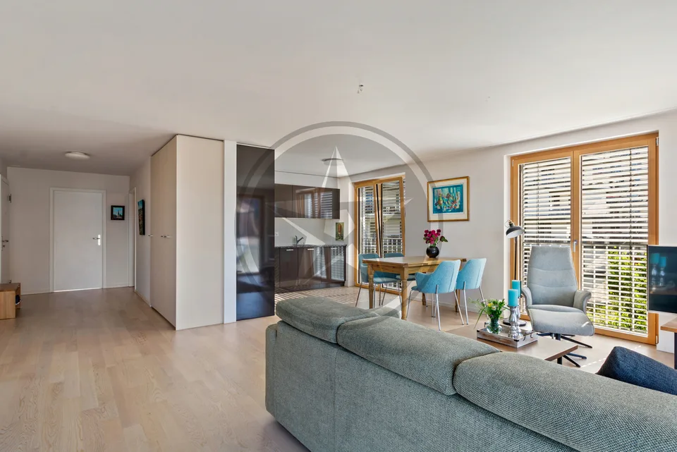 Spacieux appartement traversant de 3,5 pièces avec grand balcon