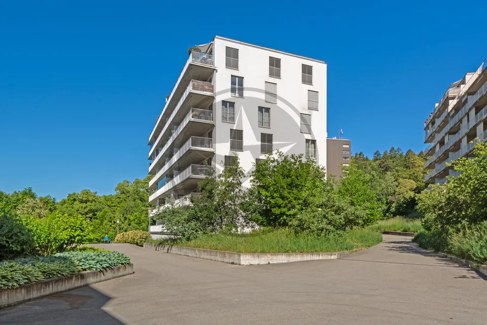 Spacieux appartement traversant de 3,5 pièces avec grand balcon