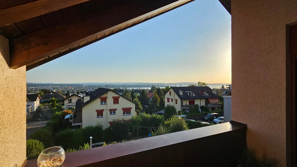 4.5-Zimmer-Maisonette-Wohnung mit zwei Balkonen mit Seesicht