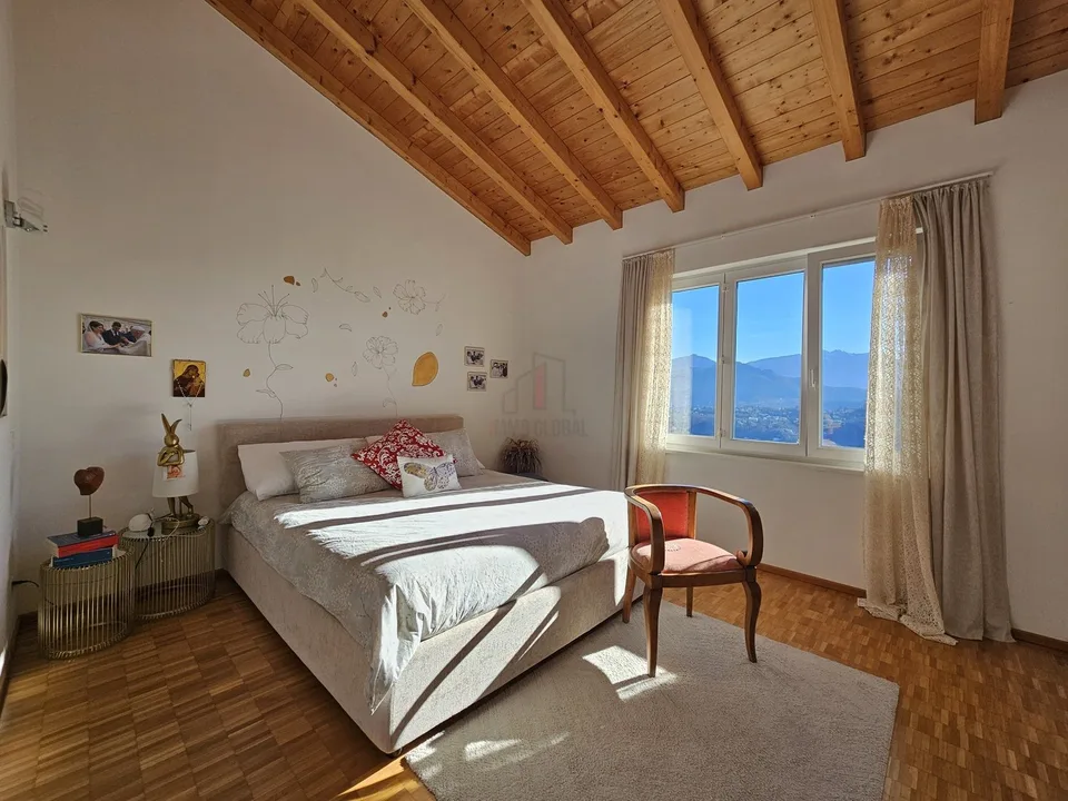 FANTASTICA BIFAMILIARE CON VISTA MOZZAFIATO