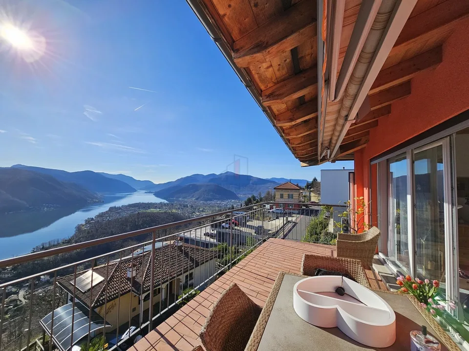 FANTASTICA BIFAMILIARE CON VISTA MOZZAFIATO