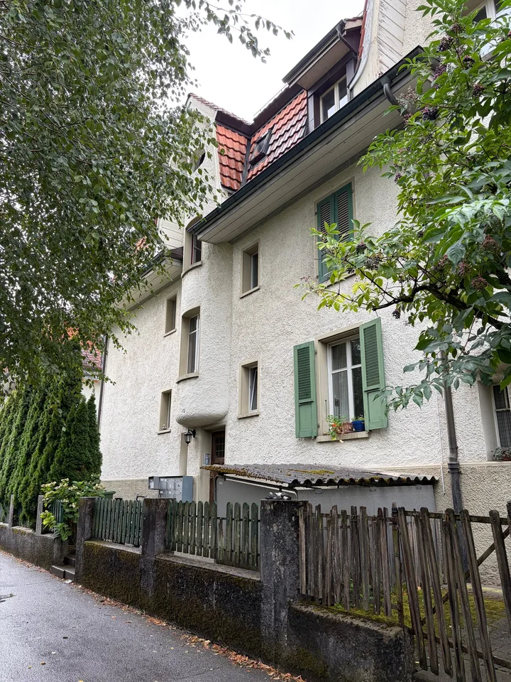 Charmante 2-Zimmer-Wohnung im Altbau – sofort verfügbar