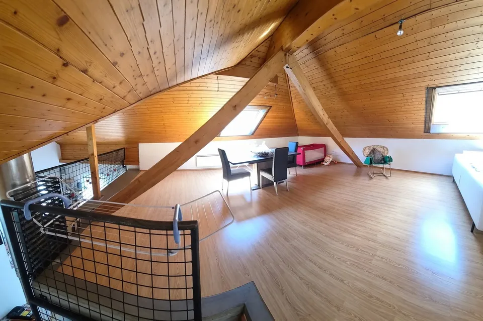 Duplex 5,5 pièces lumineux avec balcon et étage mansardé