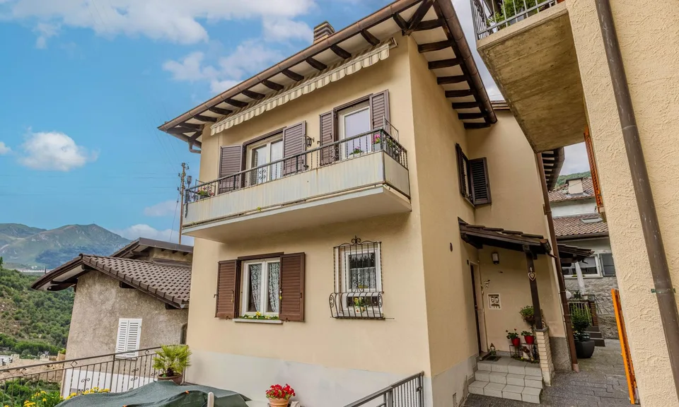ACCOGLIENTE E GRAZIOSA CASA 5.5 CON GIARDINO A MEDEGLIA