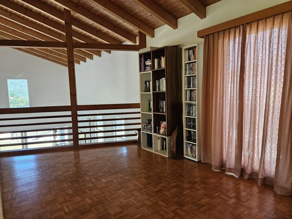 Belle villa bifamiliale 6.5 avec jardin à Giubiasco