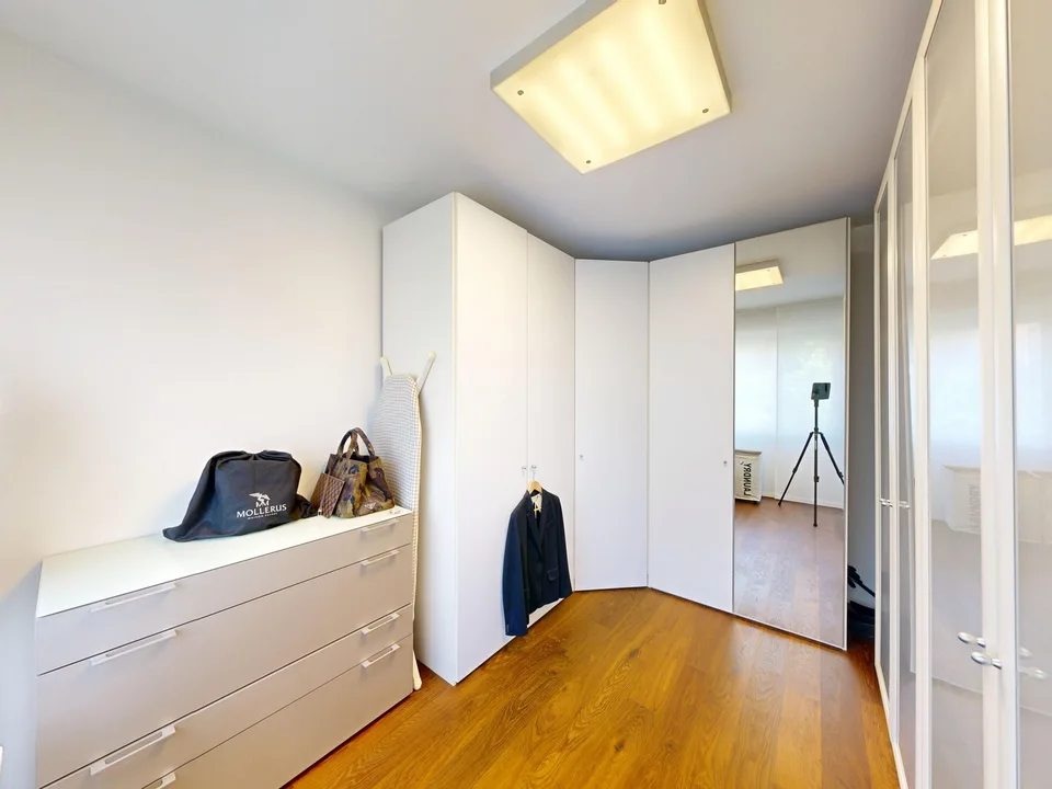 Maisonette- Attikawohnung mit grosser Dachterrasse und Poolanlage
