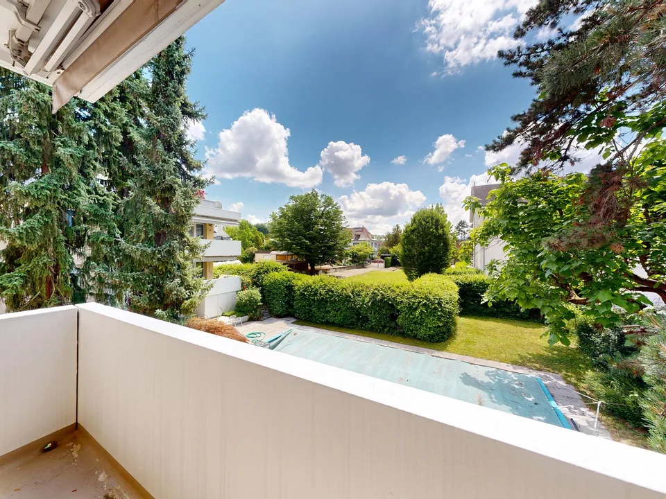 Maisonette- Attikawohnung mit grosser Dachterrasse und Poolanlage