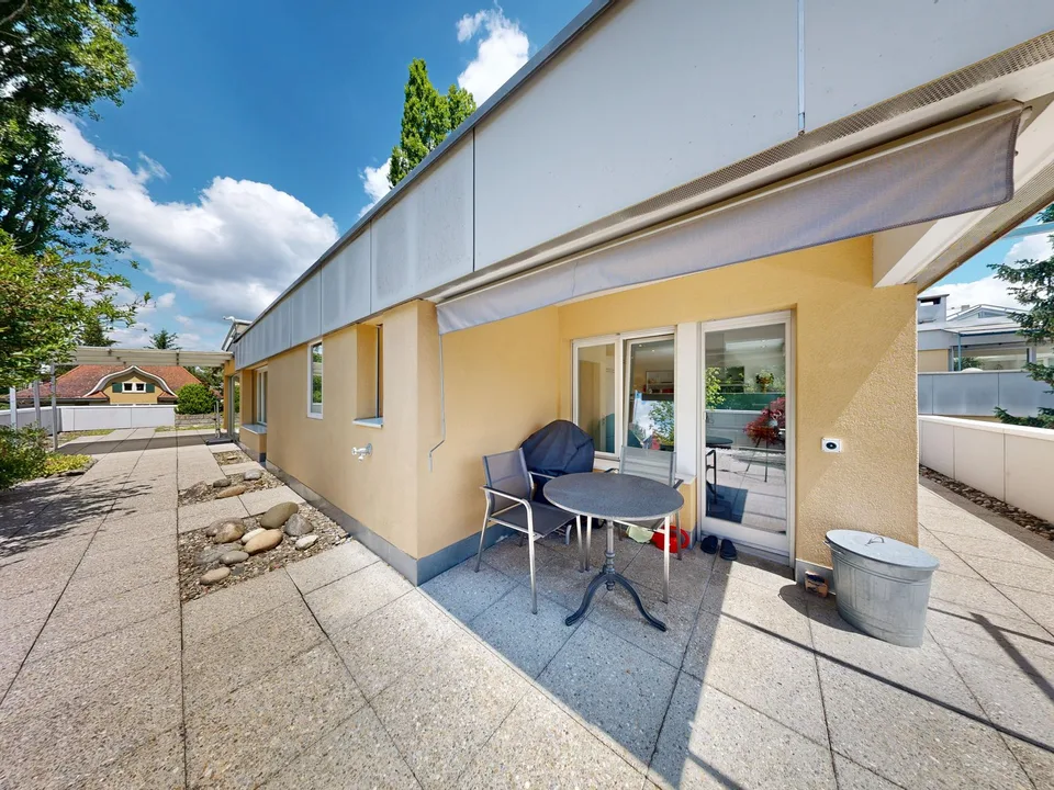 Maisonette- Attikawohnung mit grosser Dachterrasse und Poolanlage