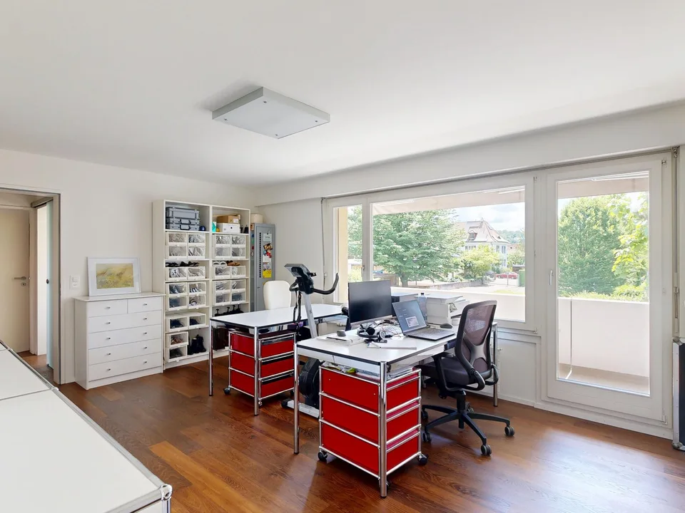 Maisonette- Attikawohnung mit grosser Dachterrasse und Poolanlage